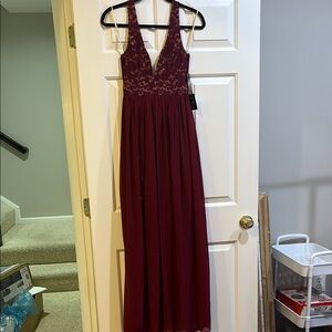 Elegant Burgundy Lace Evening Gown
